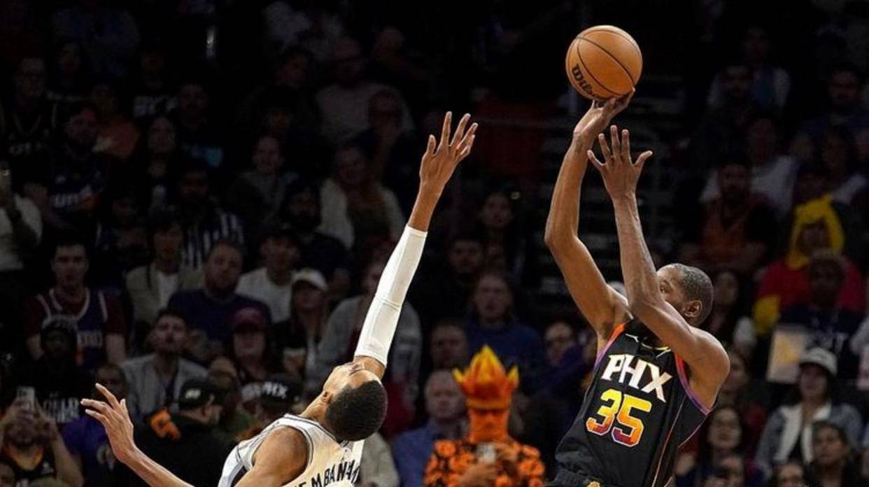 九游娱乐-这也行？浓眉哥连续二十场比赛得分超过关键助攻关键时刻尼斯备战CBA常规赛，里程碑夜多伦多猛龙复出首秀